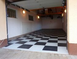 Garagenboden mit PVC Bodenfliesen von Fotelock einer privaten Garage